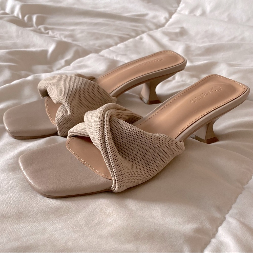 Nude twist design mules